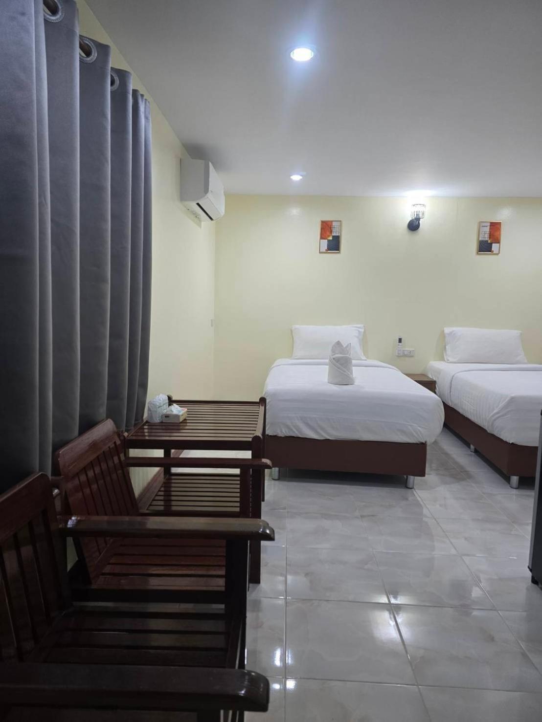 Haad Somboon House Hotel Bang Saphan Exterior photo