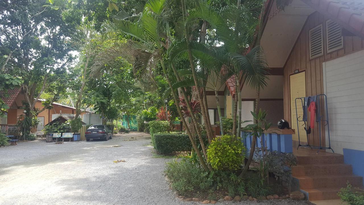 Haad Somboon House Hotel Bang Saphan Exterior photo
